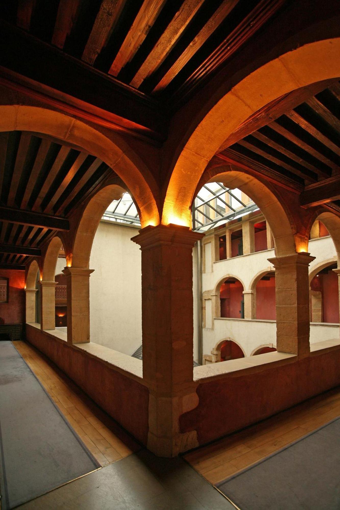 Hotel Cour Des Loges Lyon, A Radisson Collection Lyon